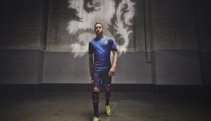 开云体育网页版-_夜光跑步：用光影点亮城市夜空_，夜光跑道有毒吗