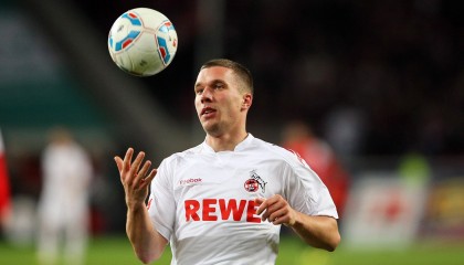 开云入口-_夜光灯光武术表演：灯火辉煌中的运动盛典_，武馆灯光